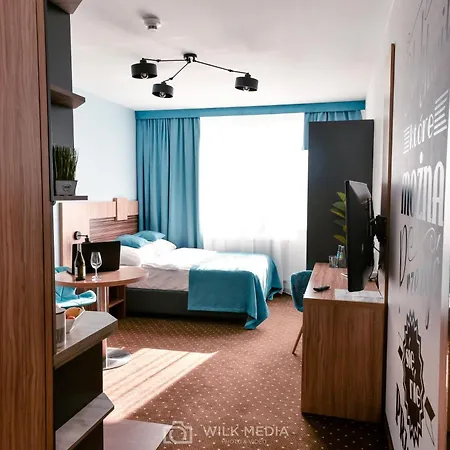 千禧酒店 3* 莱格尼察